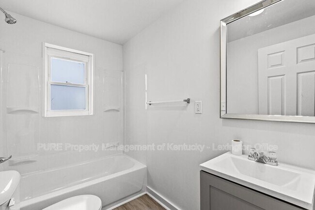 Photo - 725 E College St Unit 725 E College Street  1