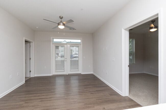 2BR, 2BA - 997SF - Living Room