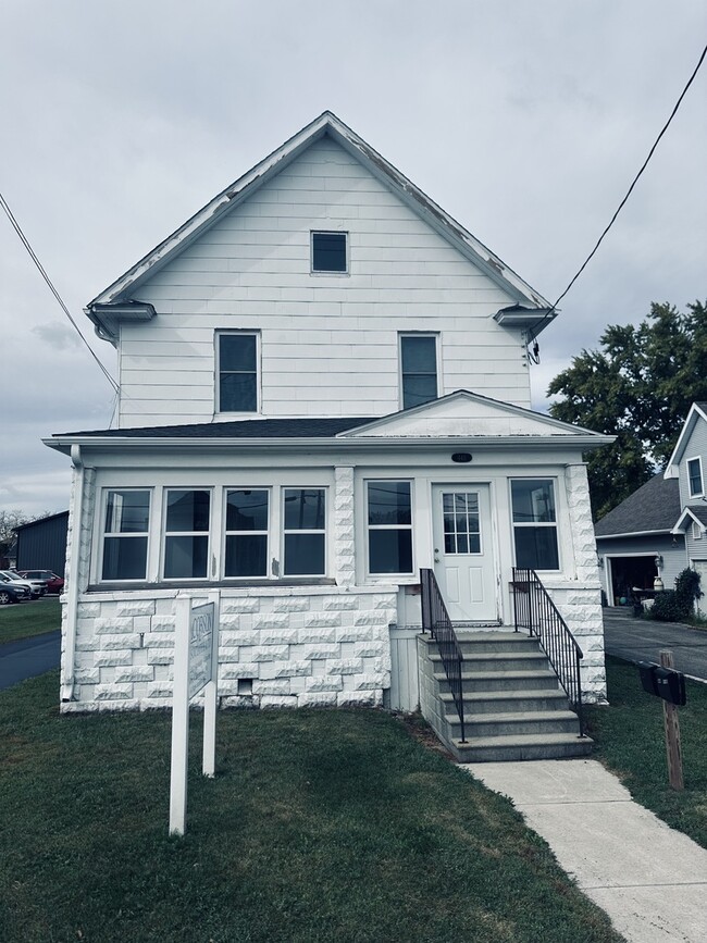 Building Photo - 445 N Main St