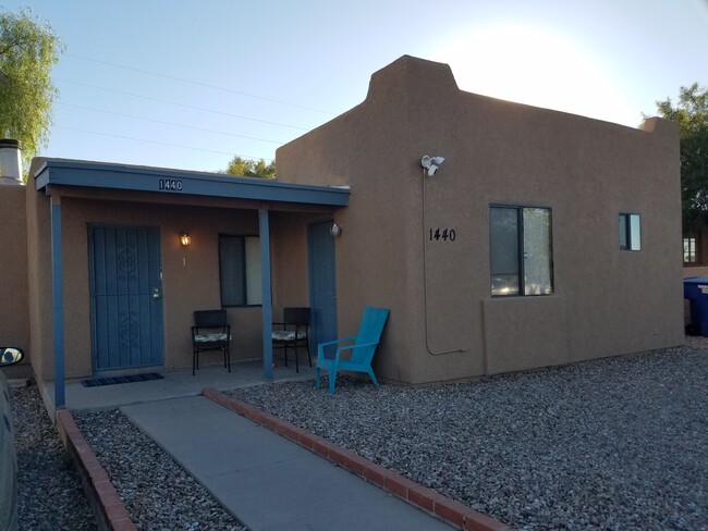 Cute front porch - 1440 E Lee St Casa Unidad #1 - 5 bedroom