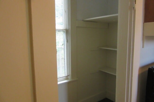 Building Photo - 2 Bedroom House with a Bonus Room