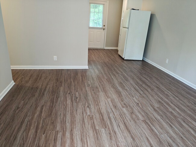 Photo - Room in Apartment on Overland Heights