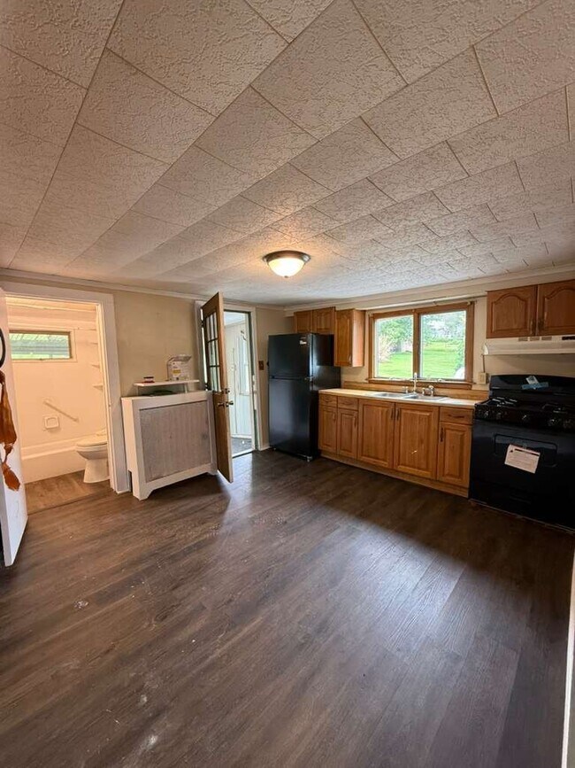 Photo - 385 Carver St