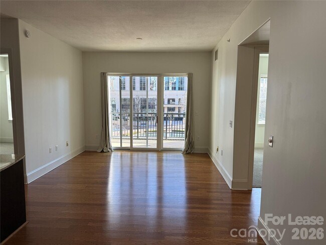 Photo - 4620 Piedmont Row Dr Unidad 305