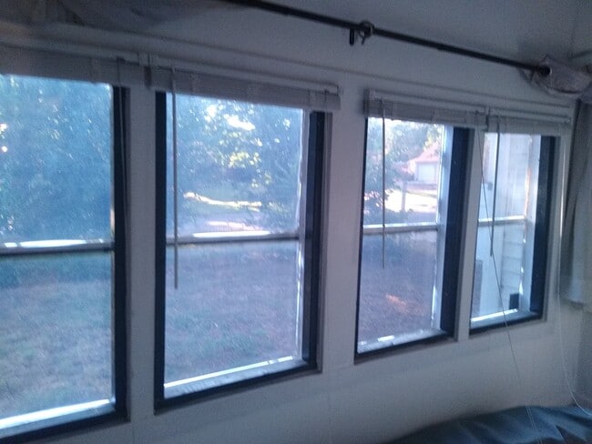 Building Photo - 405 S Knight St Rental