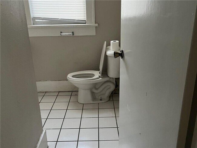 Building Photo - 1700 N Robinson Ave Unit 102 Rental