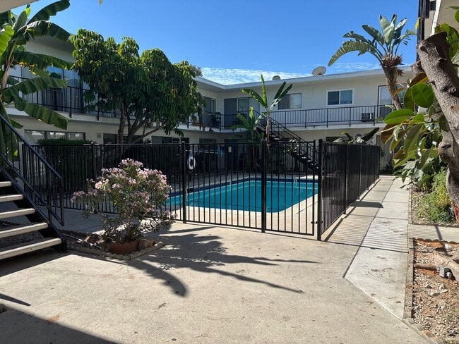 Photo - 6930 Fulton Ave Unidad 6930 #14