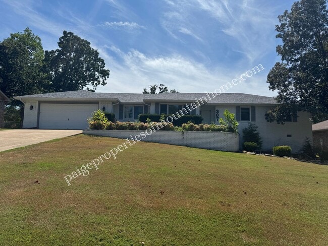 Stylish 3-Bedroom Home with Beautiful Kitc... - Stylish 3-Bedroom Home with Beautiful Kitc...