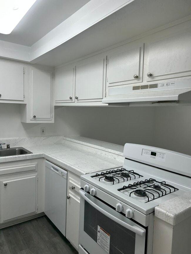 Building Photo - Mulberry Gardens