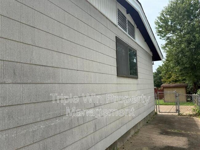 Photo - 10319 Varnum Dr