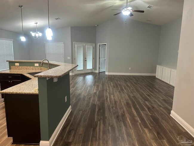 Photo - 2413 Spur Ln