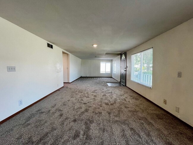 Photo - 404 S 3rd St