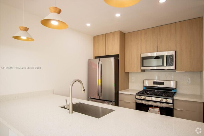 Building Photo - 18101 NW 68th Ave Unit B210 Rental