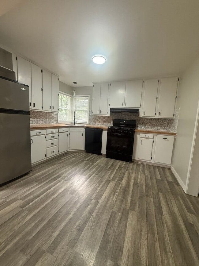 Photo - Beautiful 2 Bedroom 1 Bathroom House