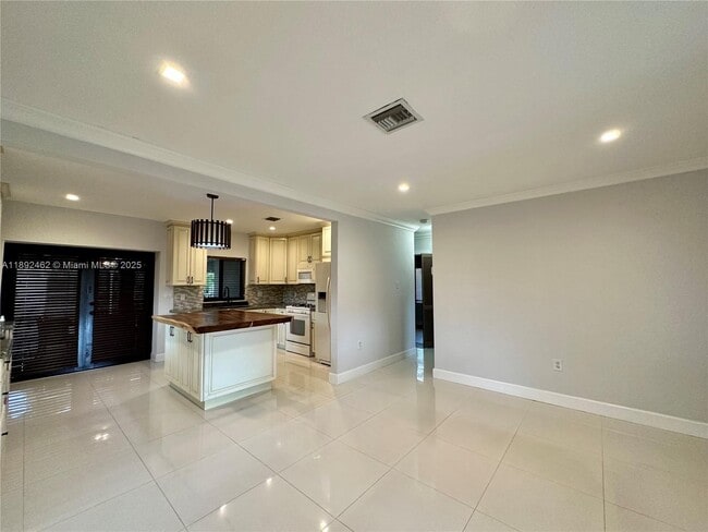 Photo - 449 Falcon Ave