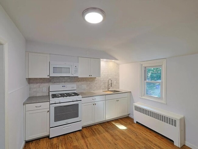 Building Photo - 95 Delafield St Unit 2