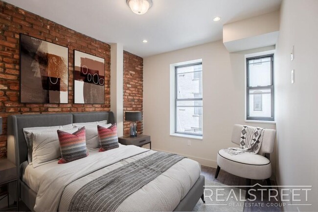 Photo - Gorgeous Spacious 3 Bedroom in Prime Crown Heights Unidad 2D
