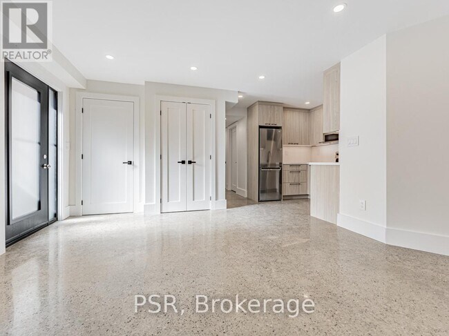 Photo - 33 Parkway Ave