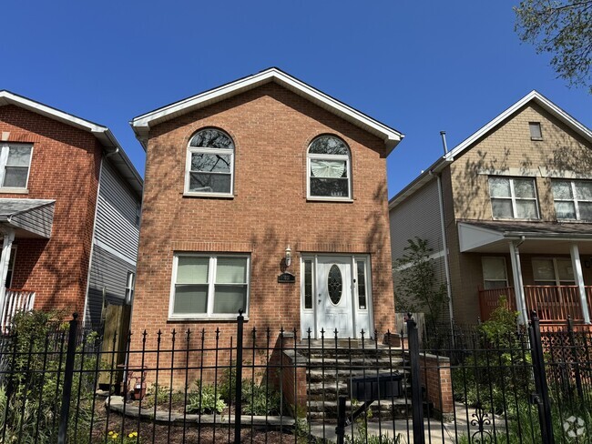 Building Photo - 1031 N Keeler Ave Rental