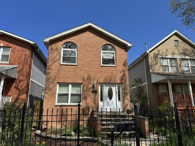Photo - 1031 N Keeler Ave Casa