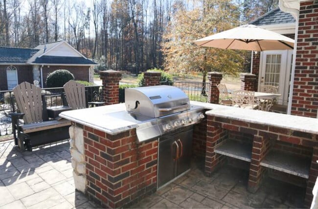 Photo - 3709 Woodburn Dr