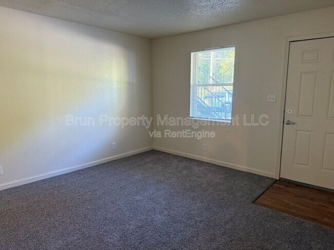 Photo - 516 E Red Bud Rd