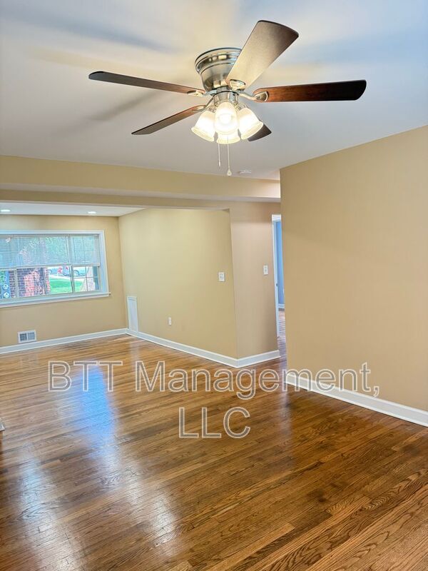 Photo - 8804 Bradford Rd Unidad #1