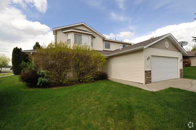 Building Photo - Broadmoore Community, 4 bed 2.5 bath Rental