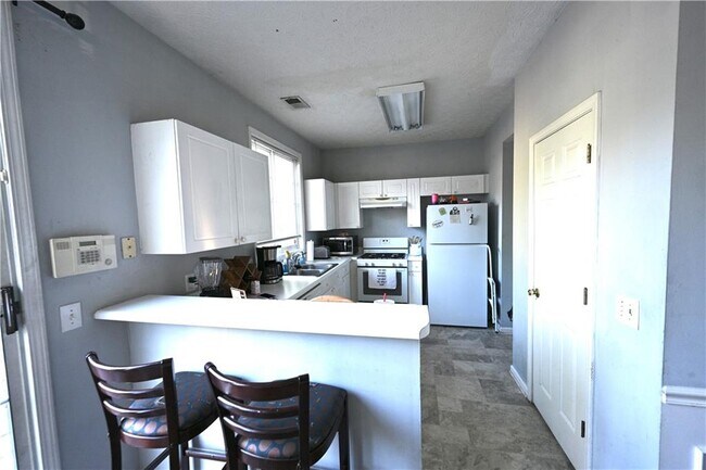 Photo - 120 Windcroft Cir NW