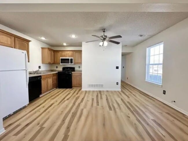 Building Photo - 710 SW Shadow Glen Dr