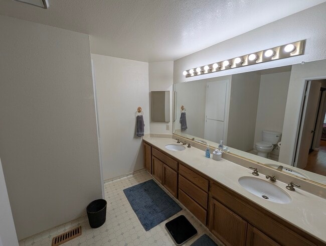 Photo - 2004 Raphael Ct