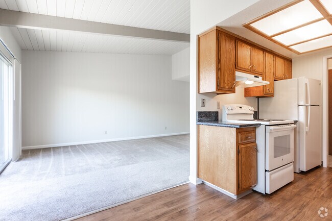 1BR, 1BA - 1A Upstairs - 728 SF