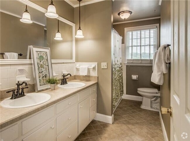 Building Photo - AVAILABLE NOW; 2-Bed/2.5-Bath in Crieve Hall Rental