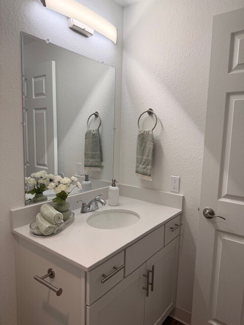 Reno 2x2 Hall Bath