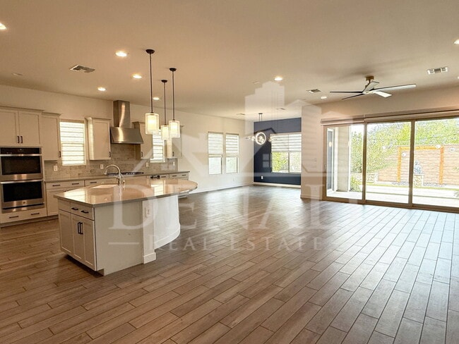 Photo - 1447 E Flower St