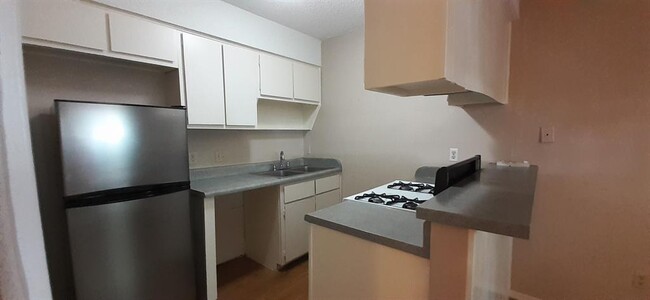 Photo - 400 W 34th St Apartment Unit 205