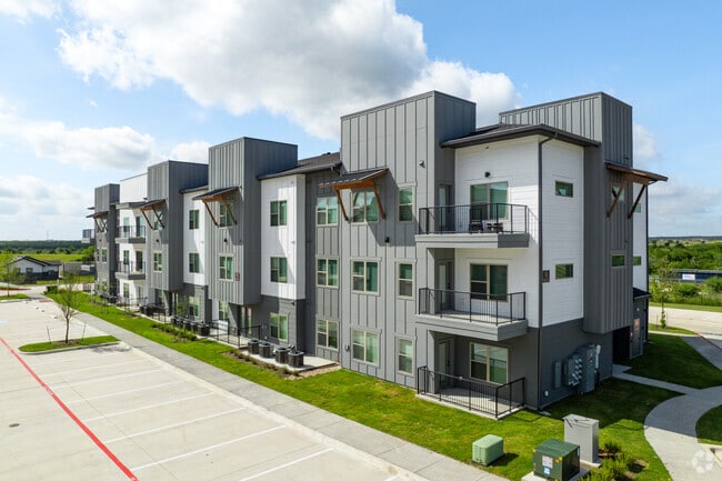 Building Photo - Enclave Creedmoor Rental