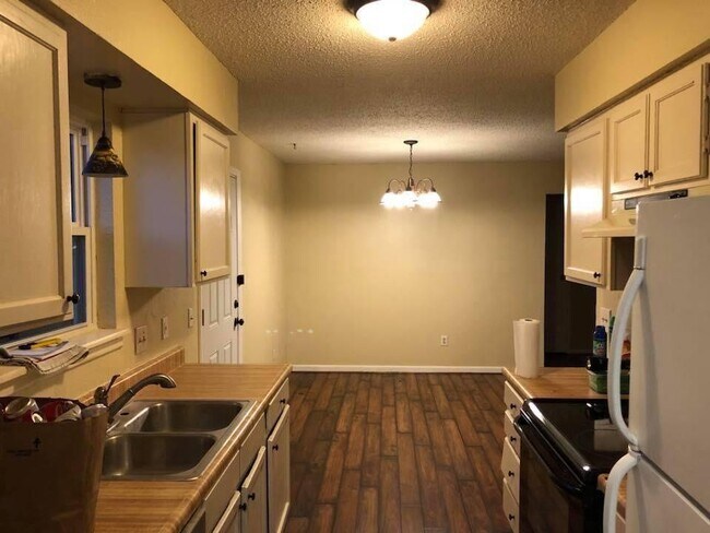 Photo - 2909 96th St