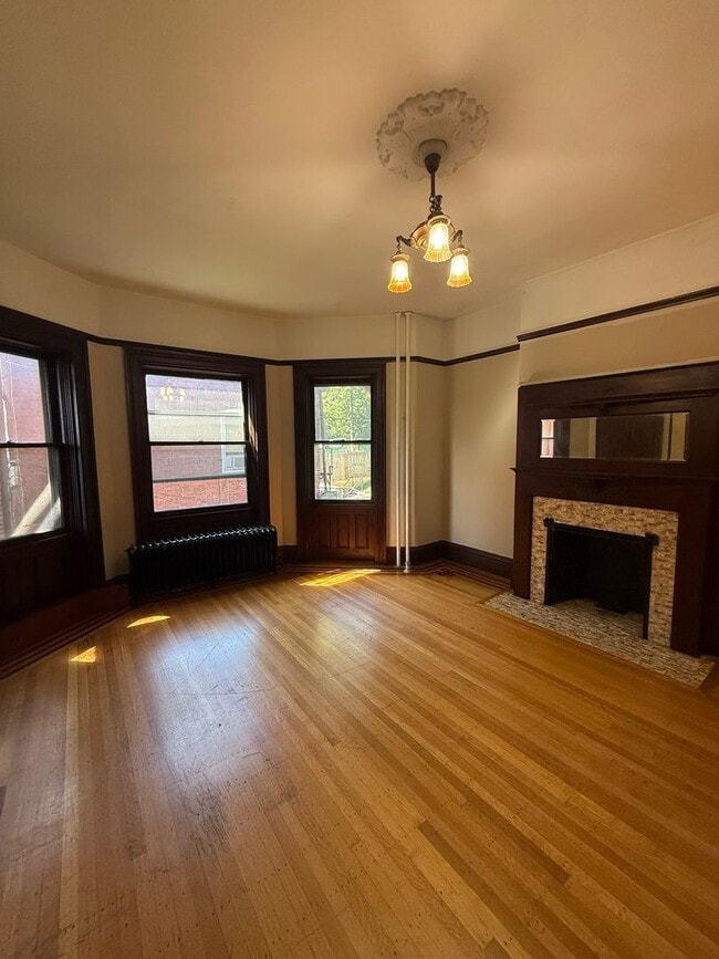 Building Photo - 409 Grand St Unit 2 Rental