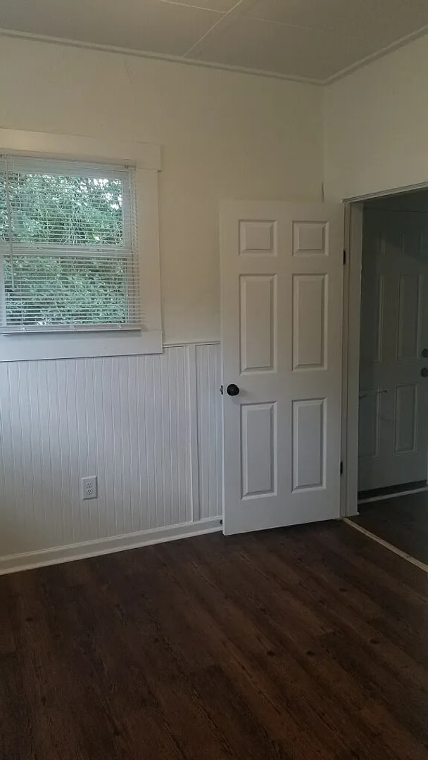 Photo - Spacious 2 Bedroom 1 Bathroom Home WIth Hu...