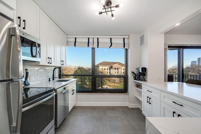 Photo - 2020 N Lincoln Park W Unit 3G