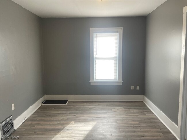 Photo - 1365 East Ave