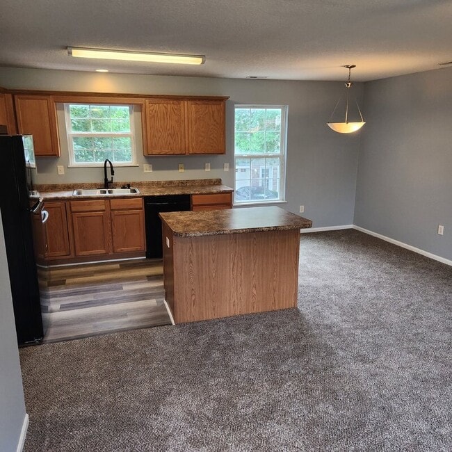 Photo - 305 NE Kingwood