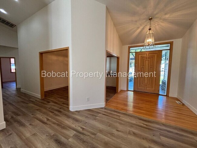 Photo - 1300 Bridle Way