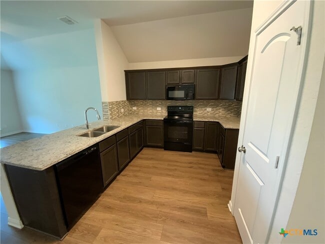 Photo - 3022 Dade Loop