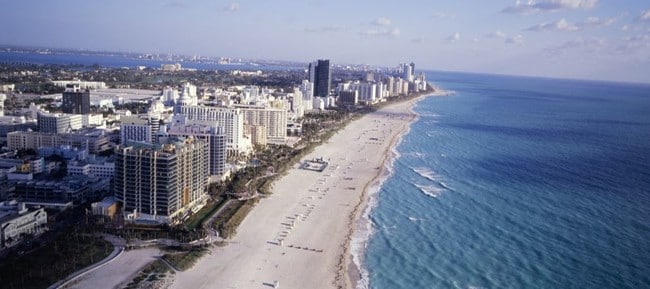 Building Photo - 5445 Collins Ave Unit 910