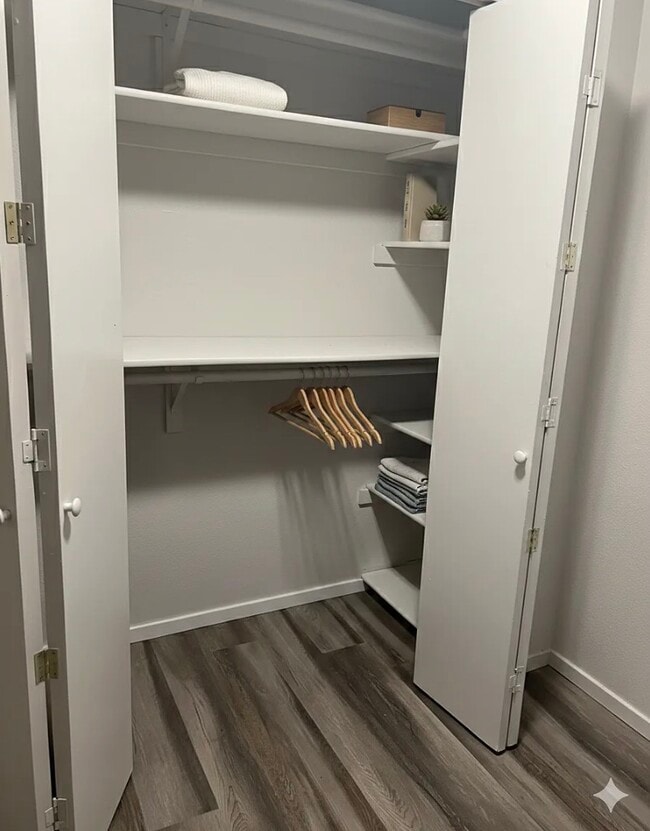 Photo - 216 Ellingson Dr Unidad D