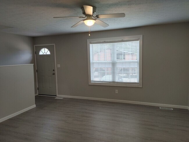 Photo - SPACIOUS TOWNHOME IN WILLOW TERRACE