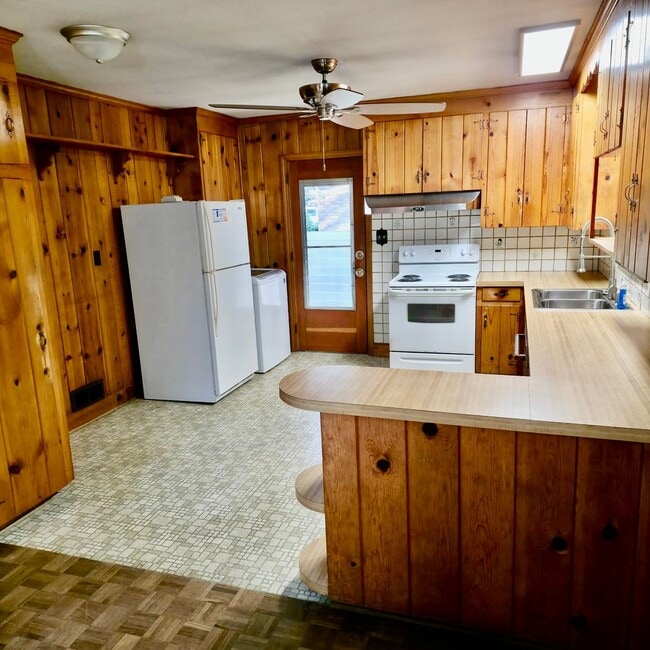 Photo - Well-maintained, Ranch home minutes from F...