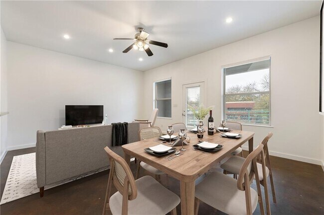 2601 E 7th St Unit 203